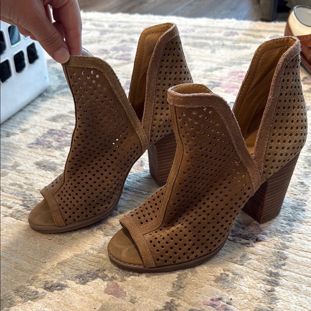 Stylish Brown Peep-Toe Ankle Boots Lucky Brand